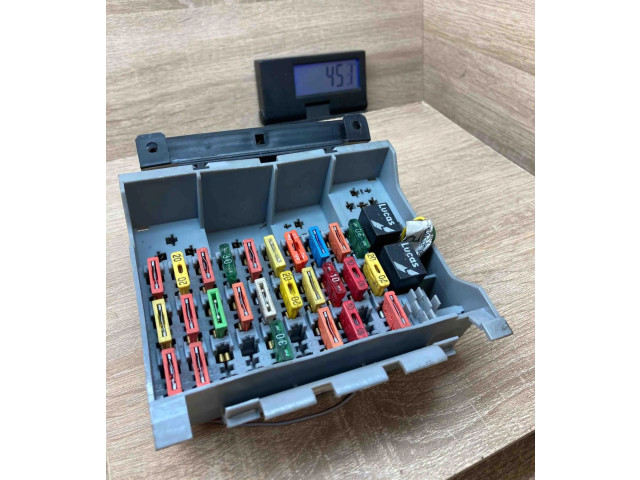 Pojistková skříňka 090356773 Opel Calibra 1989