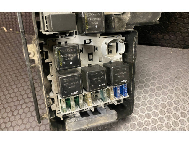 Блок предохранителей 30728132 Volvo S80