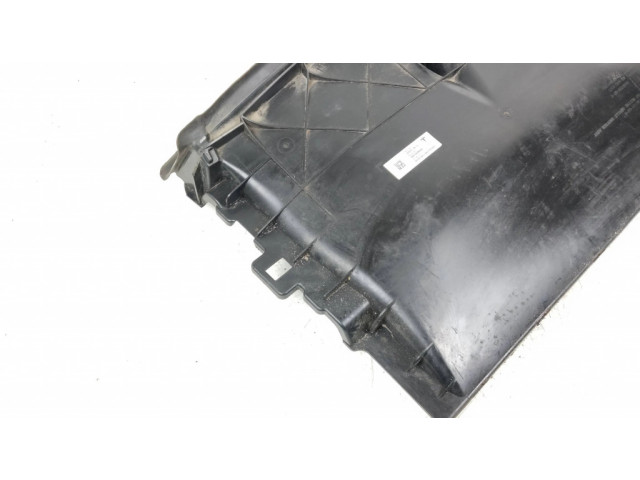 Другая деталь отсека двигателя