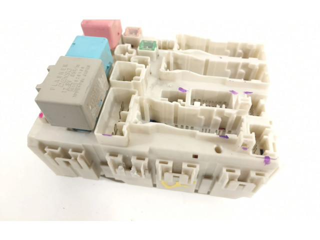 Pojistková skříňka Řídící jednotka BSM 8273047290 Toyota Prius (XW20) 2008