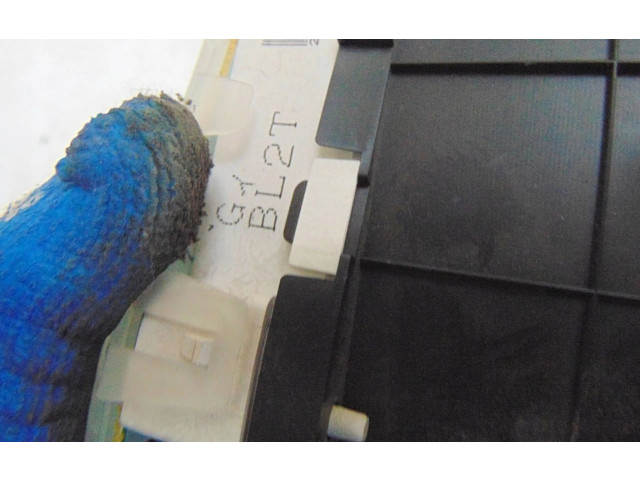 Přístrojová deska Mazda 323 F 2002