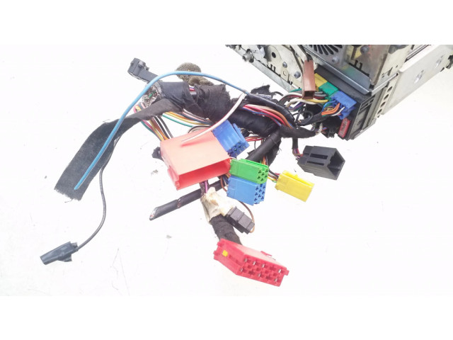 Радио/ проигрыватель CD/DVD / навигация