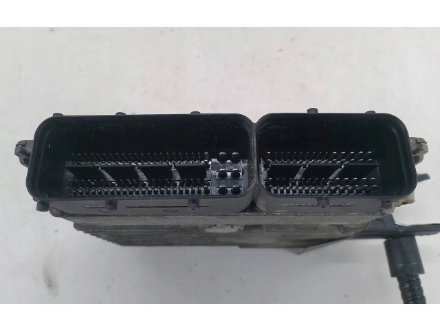 Блок управления двигателем ECU Skoda Fabia Mk2 (5J)