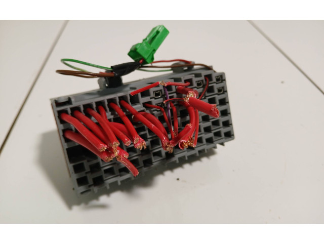 Блок предохранителей  8637669   Volvo XC90    