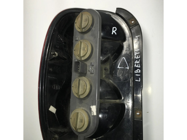 Задний фонарь правый сзади 55157062 Jeep Liberty