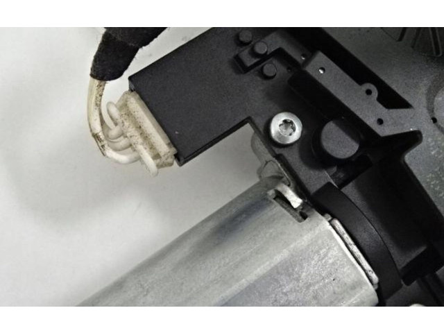 Двигатель стеклоочистителя заднего стекла 9811259980   Citroen C3