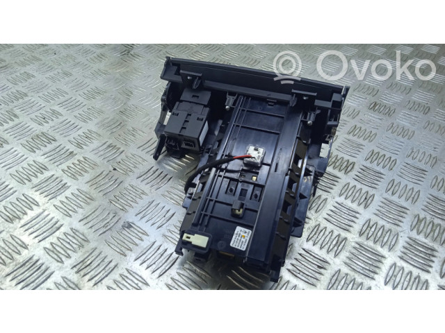 Другая центральная деталь консоли (туннеля)