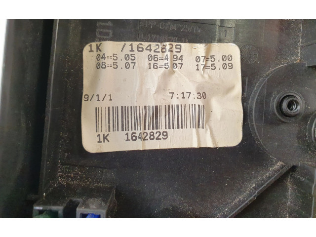 Блок предохранителей 1K0937125A   Volkswagen Jetta V    