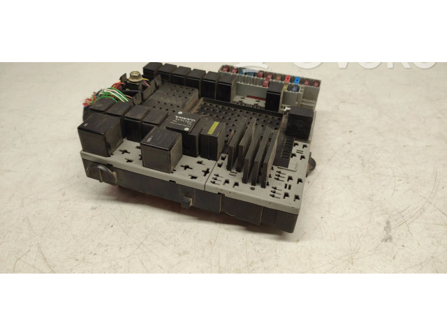 Блок предохранителей  8645411   Volvo V70    
