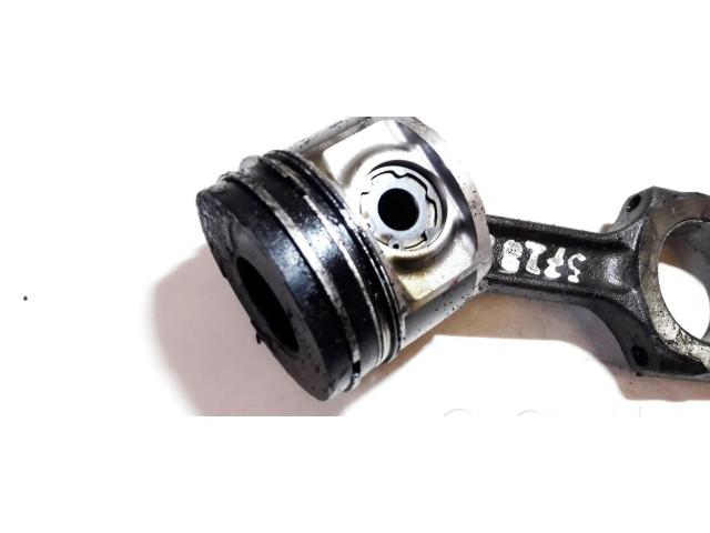 Píst Alfa Romeo 156 pro naftový motor 2.4