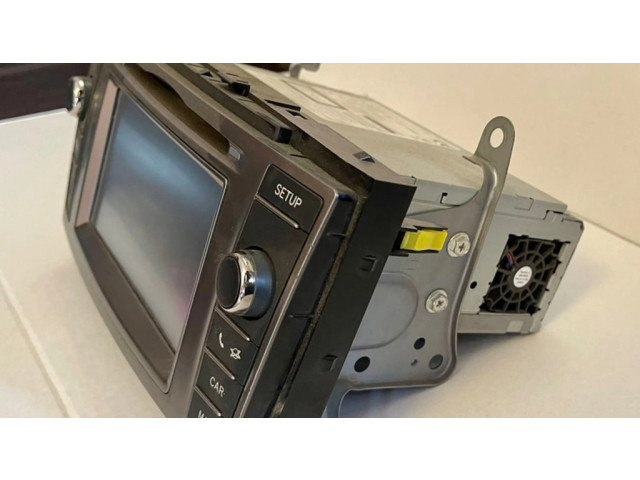 Радио/ проигрыватель CD/DVD / навигация