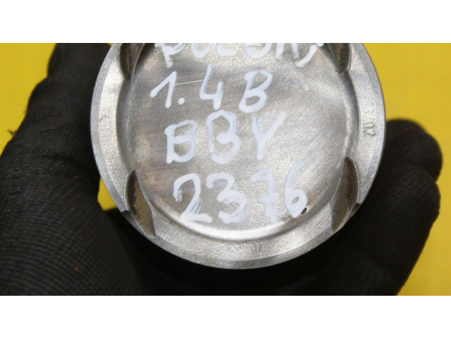 Píst Volkswagen Polo IV 9N3