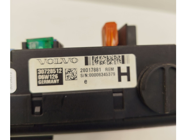 Блок предохранителей 30728512, 28017881   Volvo V70    