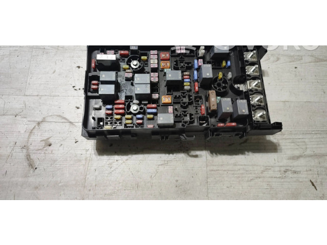 Блок предохранителей Jeep Cherokee