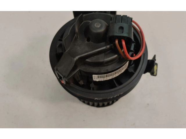 Вентилятор печки       Dacia Duster