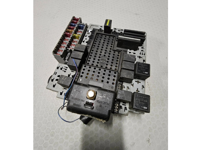 Блок предохранителей  9441585   Volvo XC90    