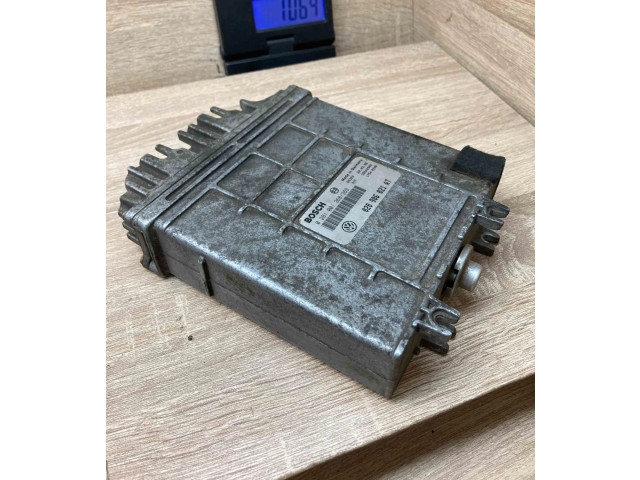 Блок управления двигателем Блок управления 028906021AT, 0281001368   Volkswagen PASSAT B4