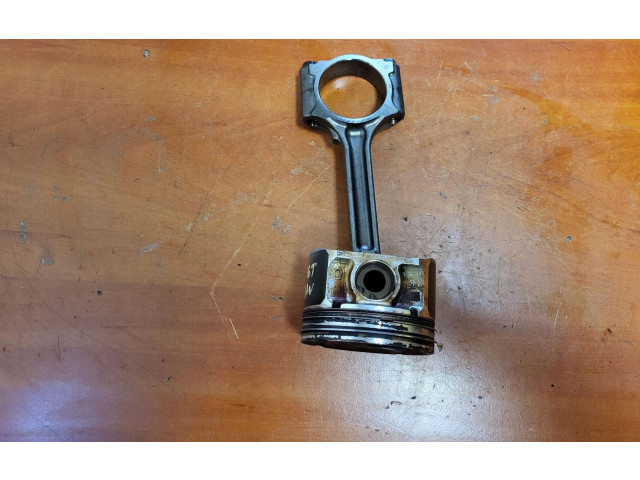 Píst MR16 Nissan Juke I F15