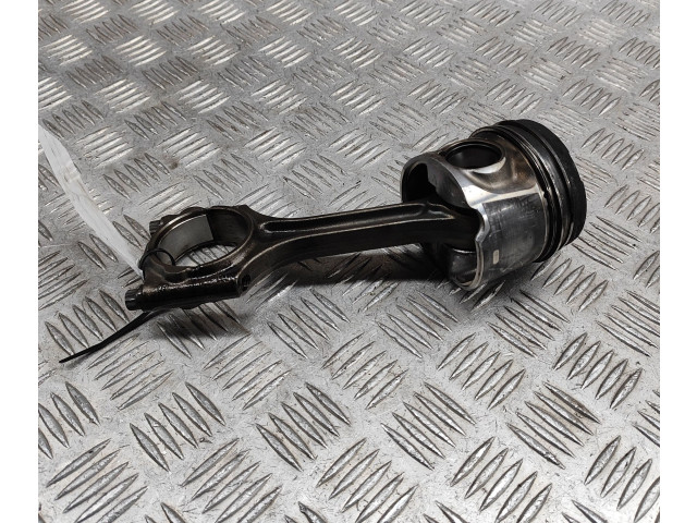  Поршень  31339777, 31401216  Volvo V60  