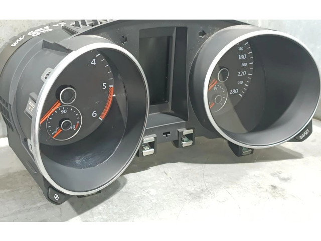 Панель приборов 5K6920872A   Volkswagen Golf VI       