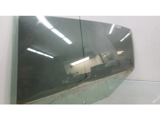 Основное стекло задних дверей