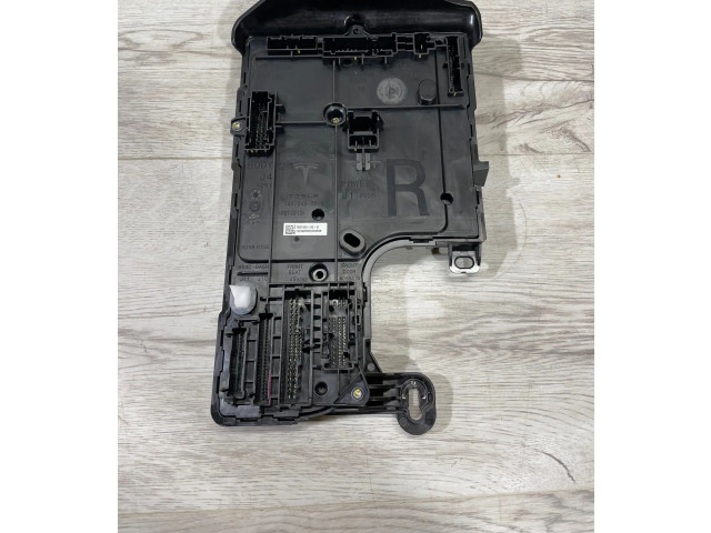 Комфортный модуль 156745400B, 149784800E Tesla Model 3 dual motor