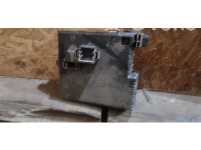 Блок предохранителей 30728512 Volvo S60