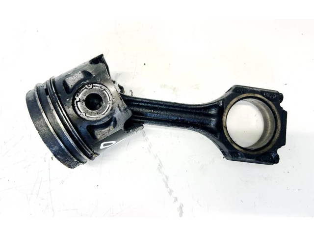  Поршень с шатуном    Volkswagen PASSAT B4  