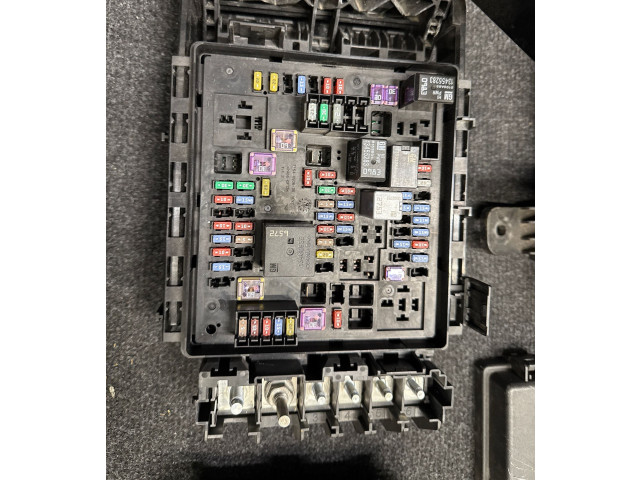 Pojistková skříňka 84044723, 7154093730 Chevrolet Camaro 2017