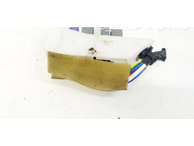 Pojistková skříňka Toyota Avensis T270 2012