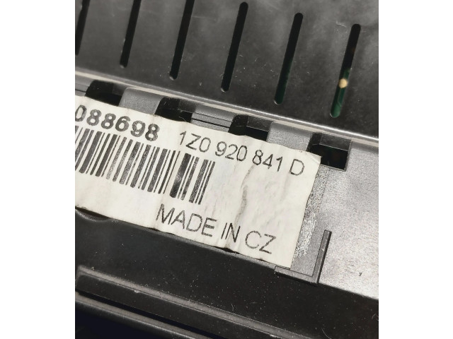 Панель приборов 1Z0920841D Skoda Octavia Mk2 (1Z)