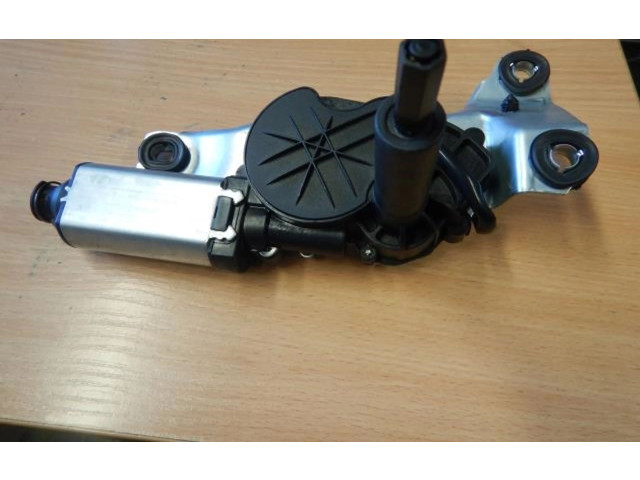 Двигатель стеклоочистителя заднего стекла     8667188, 064038001010    Volvo V70 