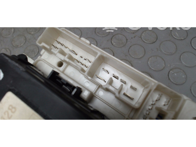 Блок предохранителей 8637A170, NICHTZUTREFFEND Mitsubishi Colt