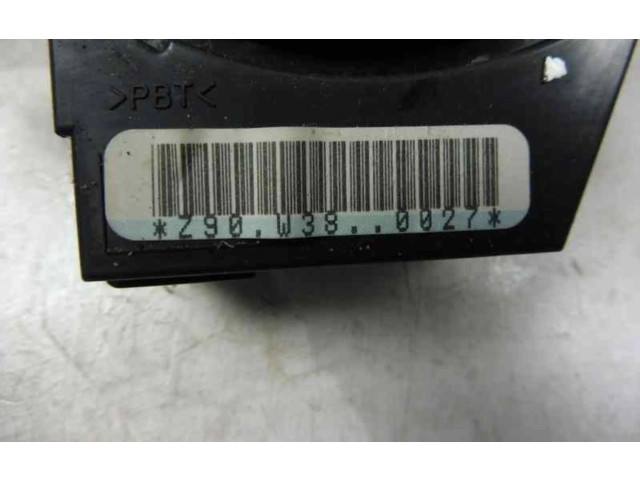 Подушка безопасности водителя Z90W380027   Mazda 323