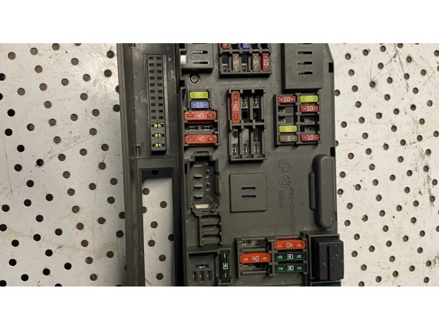 Pojistková skříňka BMW X5 E70 2008