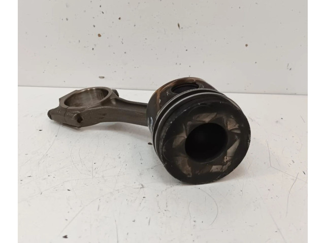  Поршень с шатуном    Volkswagen PASSAT  