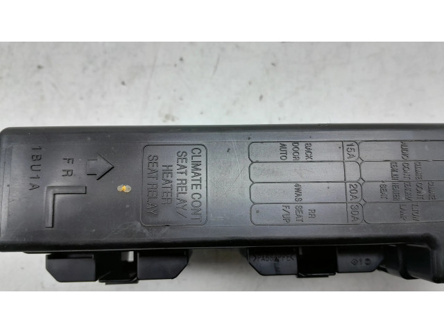   Pojistková skříňka    Infiniti QX70 S51 2015