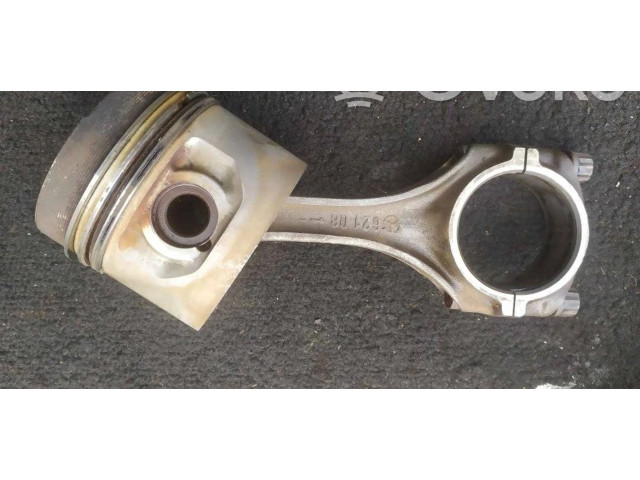 Поршень с шатуном M115 62108 Mercedes-Benz W123