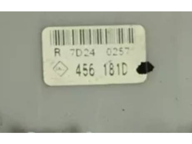 Pojistková skříňka Řídící jednotka BSM 456181D   Renault Clio III 2010