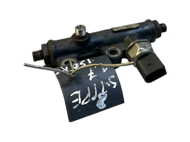 Топливная рампа 4R8Q9C066AE, A2C20001297 Jaguar S-Type 2.7