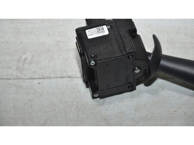 Радио/ проигрыватель CD/DVD / навигация     149    Dacia Duster 