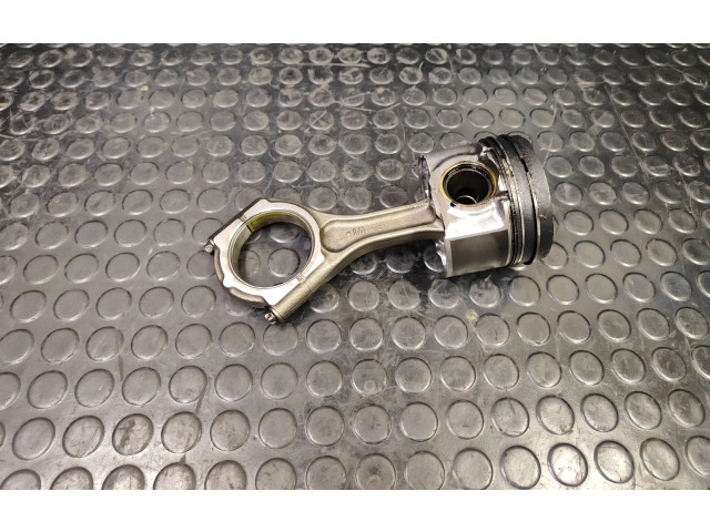 Поршень с шатуном B4XT Subaru Outback