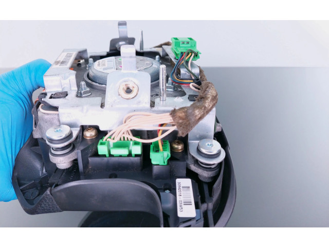 Подушка безопасности водителя 243540650507, 30642018   Volvo V70