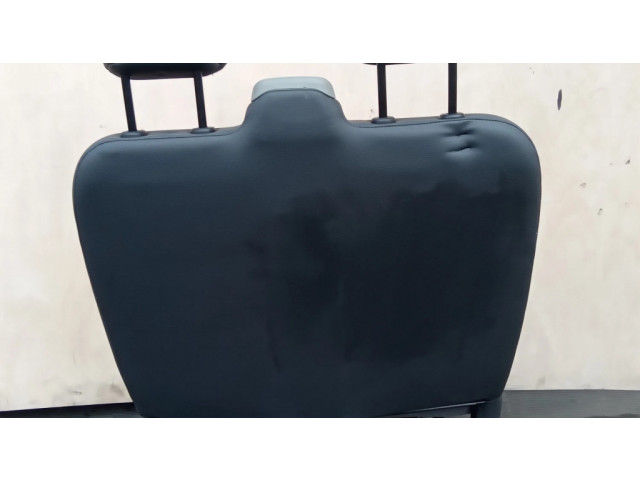 Переднее двухместное сиденье