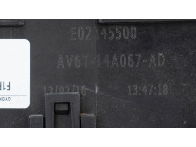 Блок предохранителей  AV6T14A067AD, F1FT14K733BJA   Ford Focus    