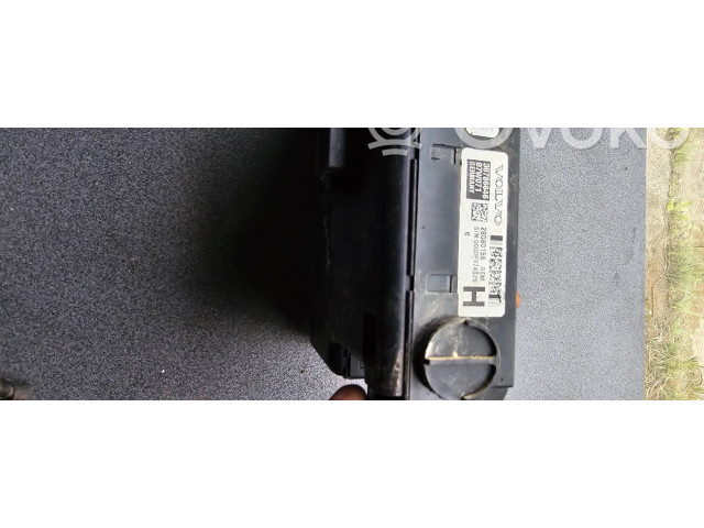 Блок предохранителей 30786646   Volvo V70    