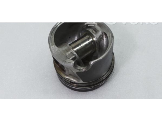 Píst 7901J Audi RS4 B7