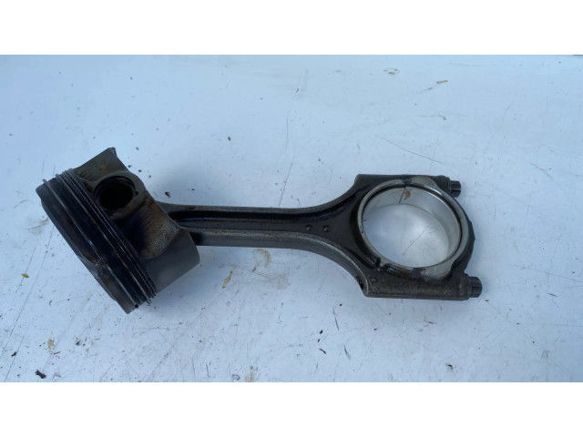 Поршень с шатуном Volvo V40 для бензинового двигателя 1.5