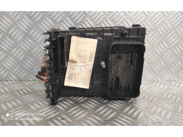   Pojistková skříňka 1K0937814F, 5N1937070A   Volkswagen Tiguan 2010