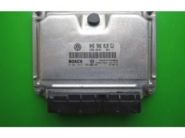 Řídící jednotka 045906019CJ, 0281013180 Skoda Roomster (5J) 2007